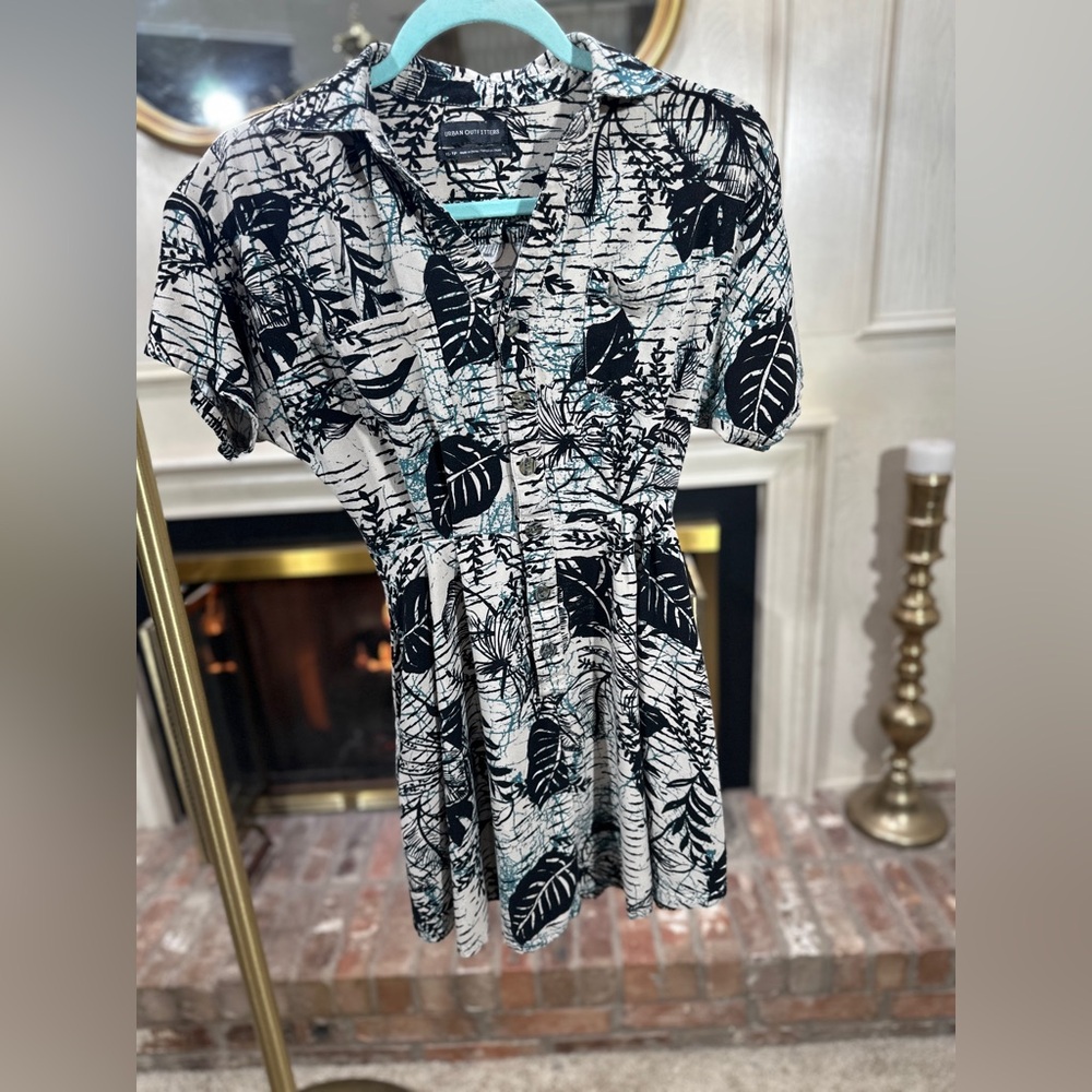 Urban Outfitters Grayson Mini Shirt Dress – Abstract Tropical Leaf Print XS - Picture 2 of 10
